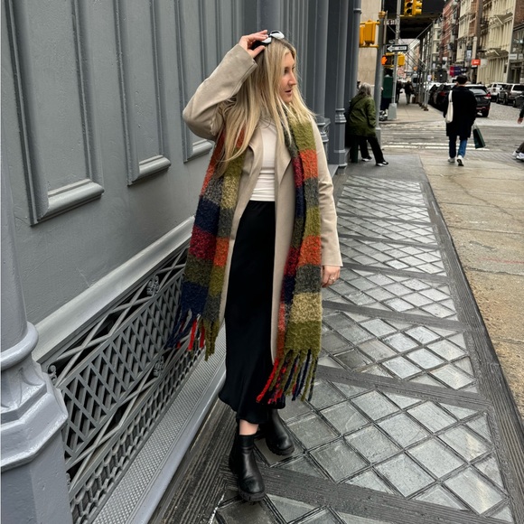 Meet your Posher, Alyssa - Picture 2 of 7